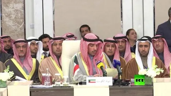 كلمة نارية لرئيس مجلس الأمة الكويتي اختتمها برمي “صفقة القرن” في القمامة